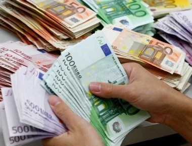 Εξόφληση των πάντων μέχρι τις 31 Αυγούστου επιδιώκει η Εφορία: «Ανάσα» στην αγορά με την έξοδο από το Μνημόνιο